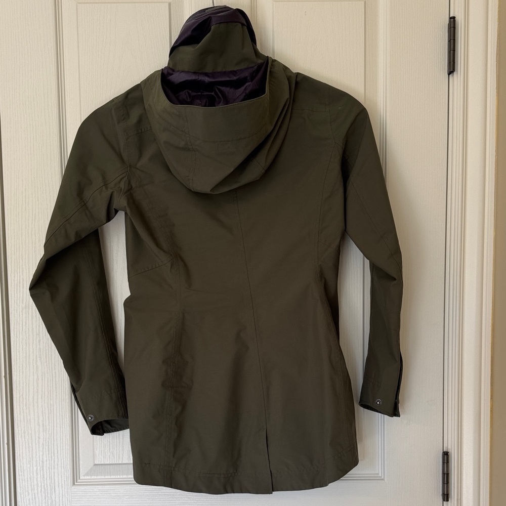 Marmot Forest Green Rain Jacket with Purple Lining - Picture 3 of 13